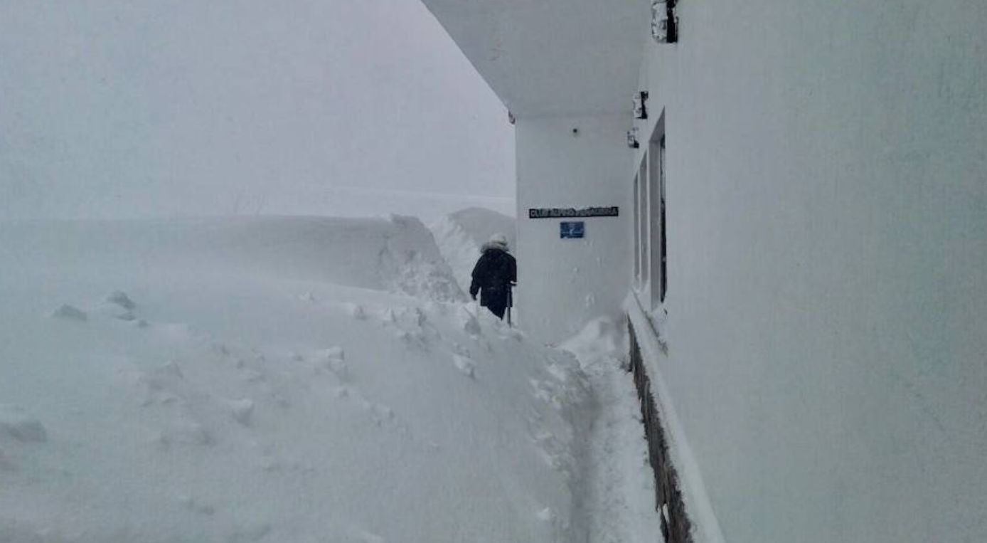 Dos metros de nieve en la estación de Pajares | La zona presenta un espesor de nieve que hacía años que no se veía 