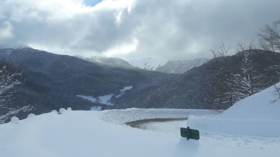 De Panderruedas a Valdeón bajo un manto de nieve