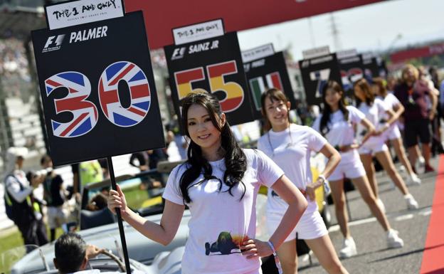 Un grupo de azafatas, durante el Gran Premio de Japón de 2017 en Suzuka. 