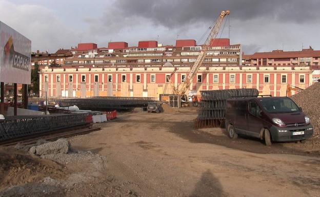 Imagen principal - El ritmo frenético de las obras de integración del tren en la ciudad de León busca la ejecución total en un año