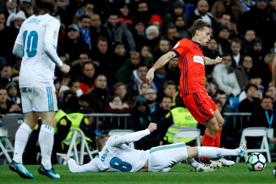 El equipo de Zidane encontró en una lánguida Real Sociedad al rival perfecto para ganar moral, pero aún así encajó dos goles (5-2) en el Santiago Bernabéu.