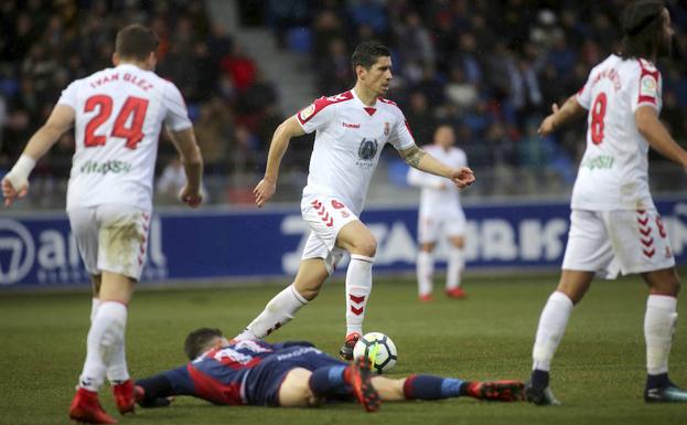 Momento del partido disputado en Huesca.