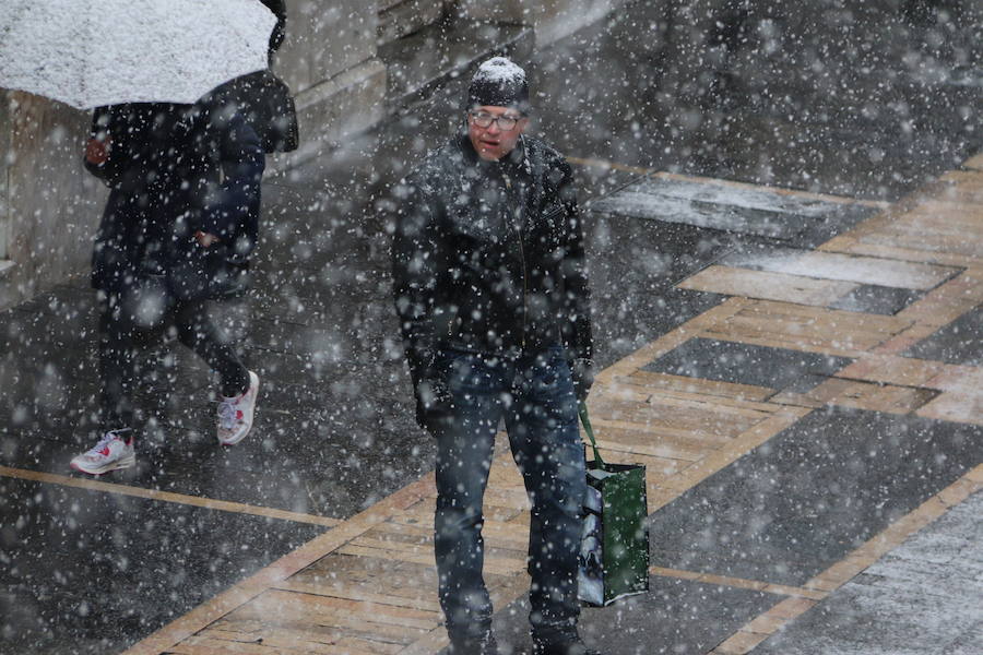 La nieve aterriza en León