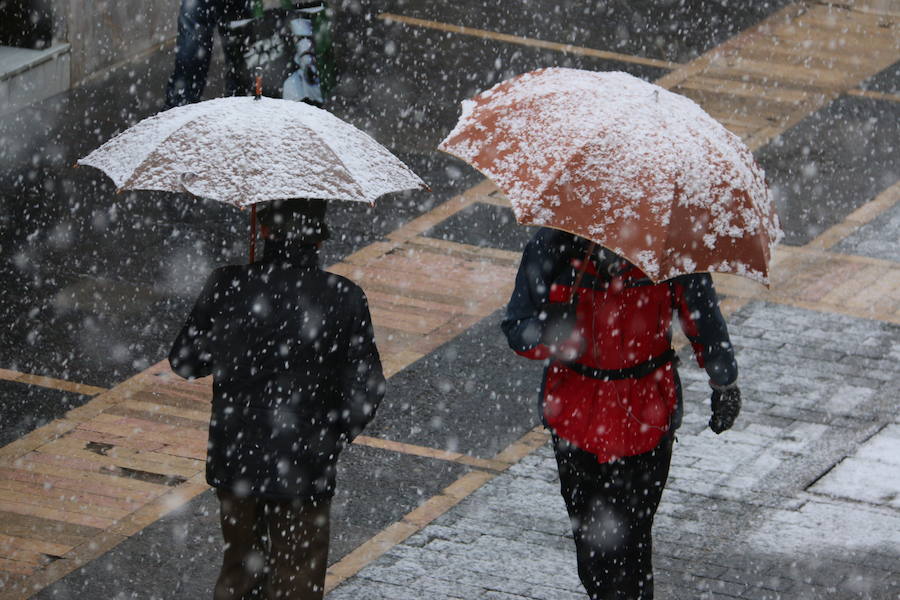 La nieve aterriza en León