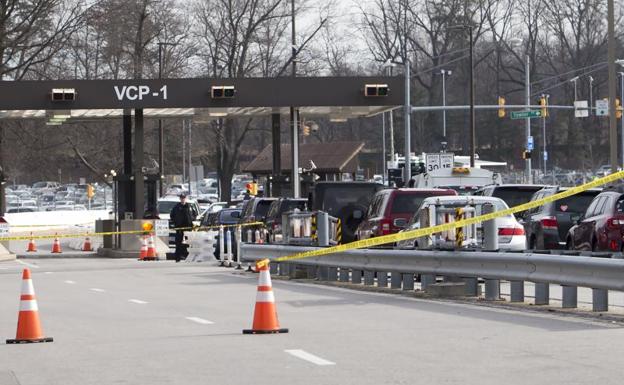 Cordón policial en la entrada de un edificio de la NSA.