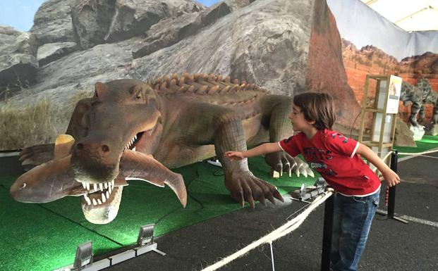 Imagen principal - Dinosaurs Tour, la mayor exposición de dinosaurios animatrónicos, llega a León