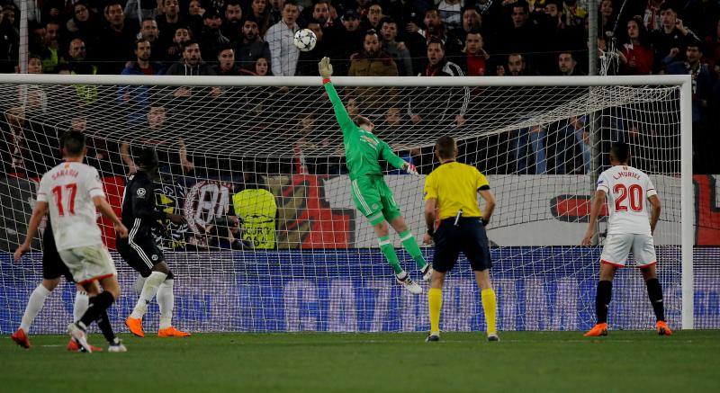 Las mejores imágenes del partido de ida de octavos de final de la Liga de Campeones que enfrentó al Sevilla y al Manchester United en el Sánchez-Pizjuán