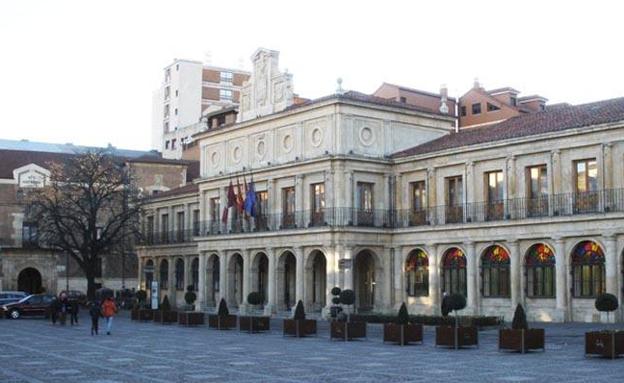 Edificio del Ayuntamiento de León en San Marcelo. 