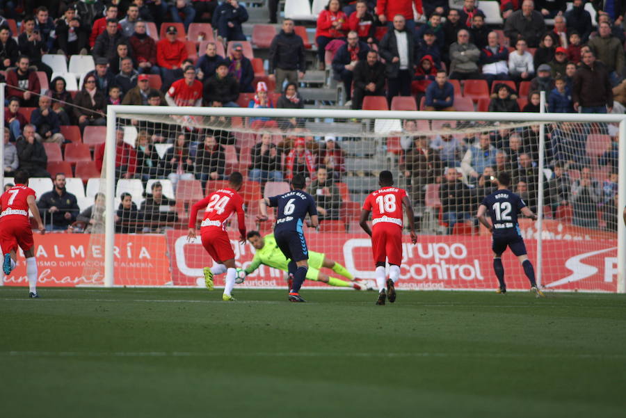 Fotos: Imágenes del partido entre el Almería y la Cultural