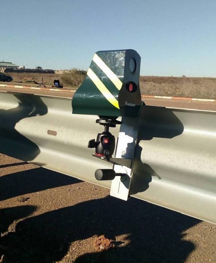 Los nuevos dispositivos que controlarán la velocidad en las carreteras se caracterizan por ser de pequeño tamaño, muy ligeros, multicarril y cuya tecnología los hace prácticamente indetectables