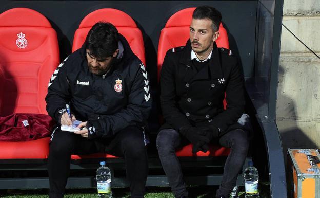 De la Barrera, a la derecha, junto a su segundo entrenador.