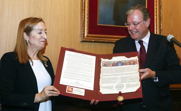 Galería. Visita de Ana Pastor a León. 