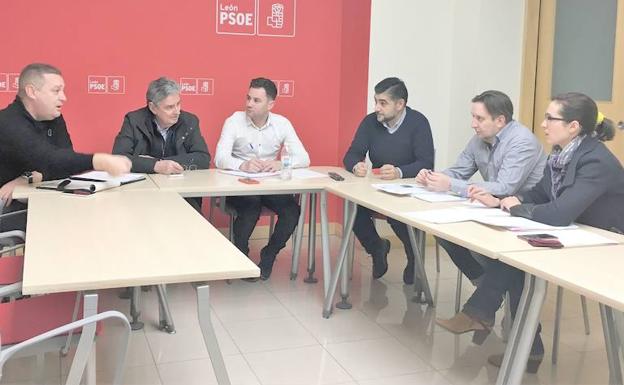 Reunión del PSOE con guardias civiles.