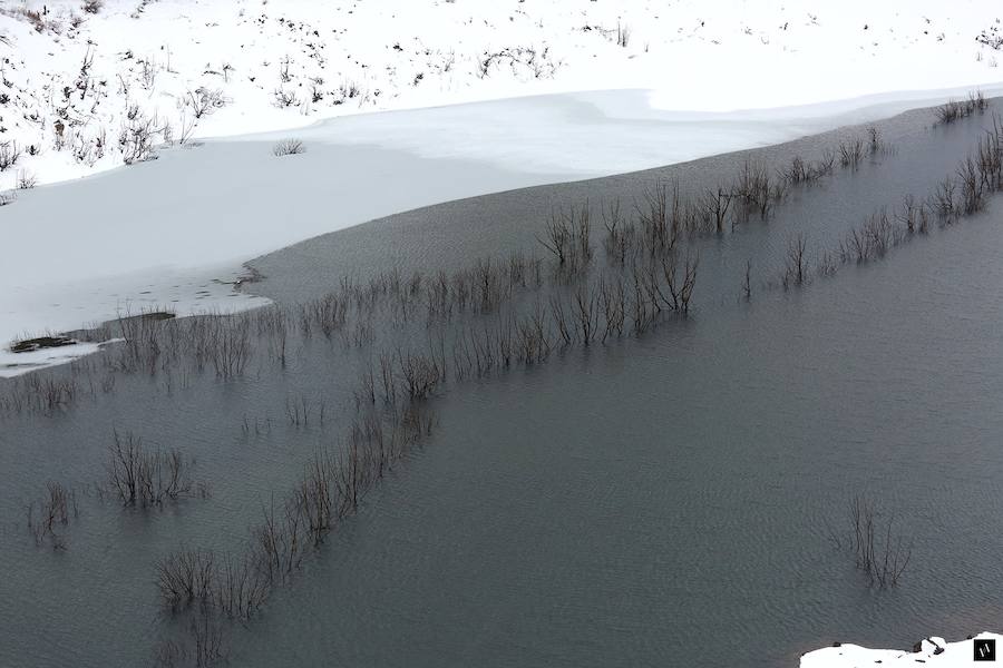 Fotos: La Nieve rodea al pantano de Riaño