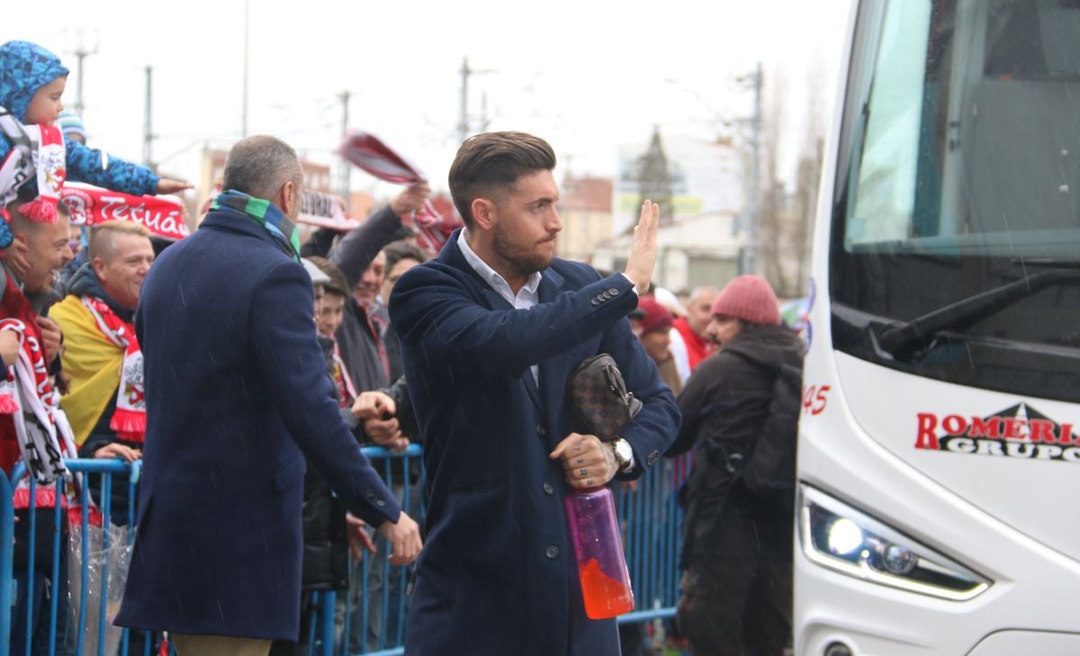 Fotos: La afición lleva en volandas a la Cultural