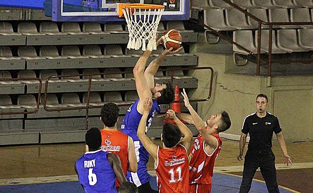 Lance de un partido del Fundación.