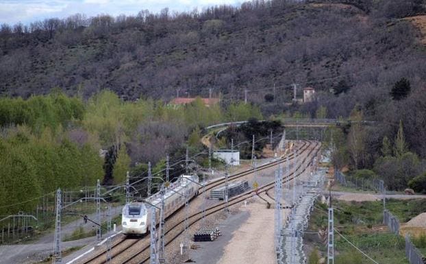 El último plan de Fomento permitirá culminar la Variante de Pajares en 2020 y circular 200 kilómetros por hora entre León y Asturias