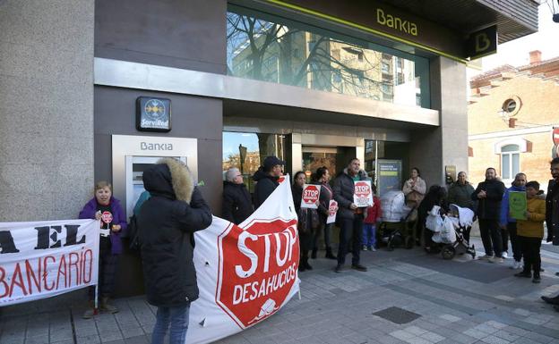 Manifestación de la plataforma Stop Desahucios en Palencia. 