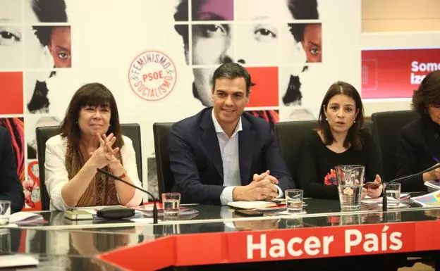 Pedro Sánchez preside la reunión de la Comisión Permanente de la Ejecutiva Federal del PSOE.
