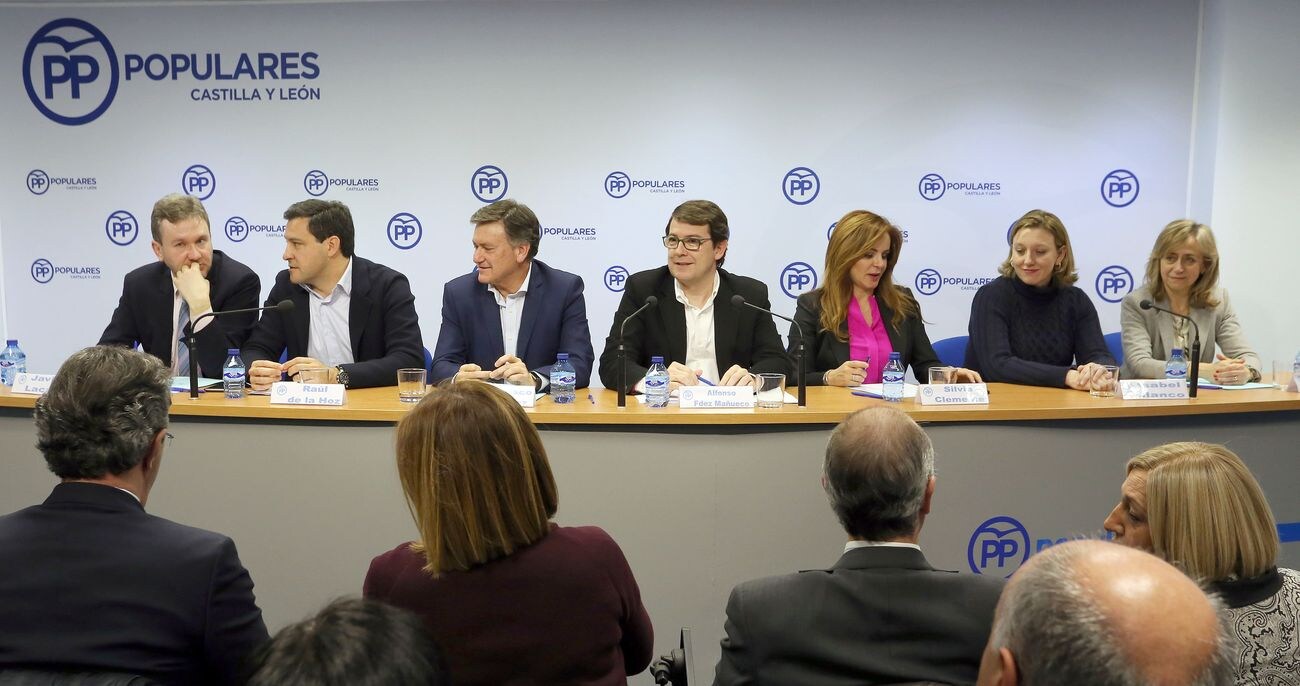 Mañueco reivindica con «orgullo» la gestión del PP en las instituciones pero advierte que les «exigen más»