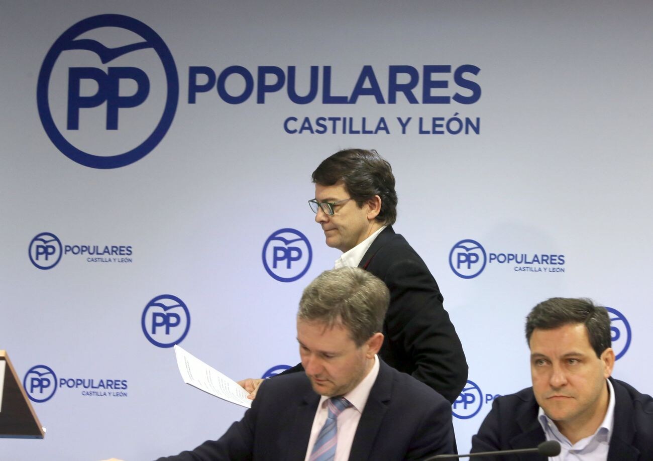 Mañueco reivindica con «orgullo» la gestión del PP en las instituciones pero advierte que les «exigen más»