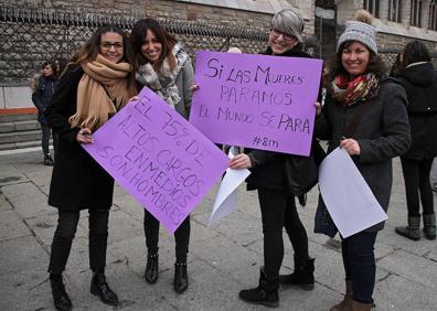 Imagen secundaria 1 - Concentración de periodistas en León. 