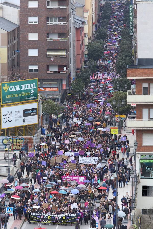 Fotos: Manifiestación 8M en Ponferrada