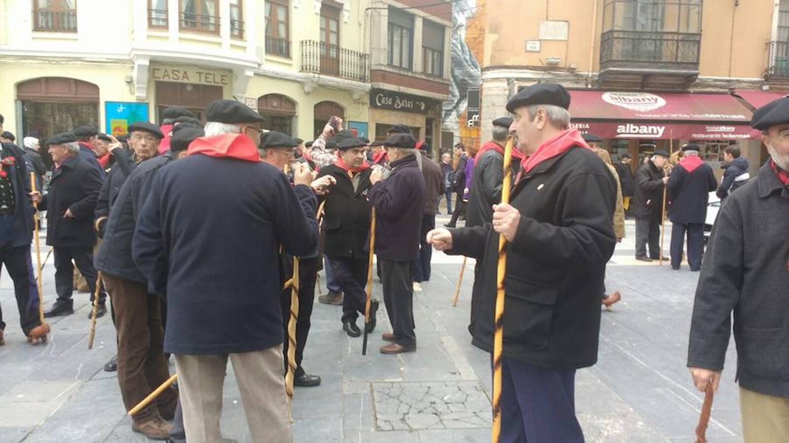 Fotos: La Ronda Marcera de Torrelavega canta en León