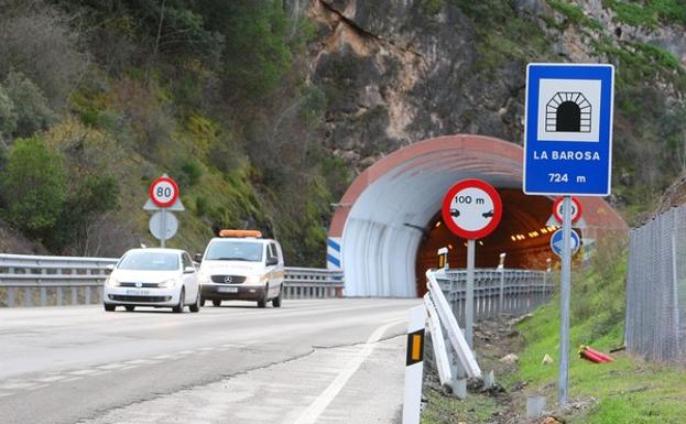 Carretera Nacional 120 que une Ponferrada y Orense, a su paso por La Barosa.