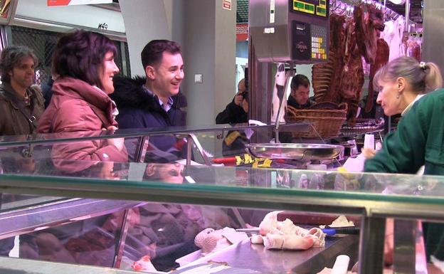 Cendón y Rodríguez vivistan el Mercado del Conde Luna. 