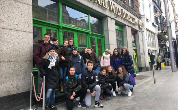 Grupo de alumnos en Irlanda