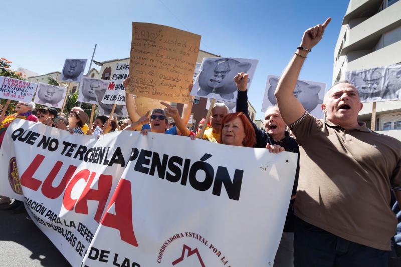 Madrid, Barcelona, Bilbao, San Sebastián, Vigo... protestan en las calles por el insuficiente alza del 0,25% y piden que estas ayudas se revaloricen en función del IPC