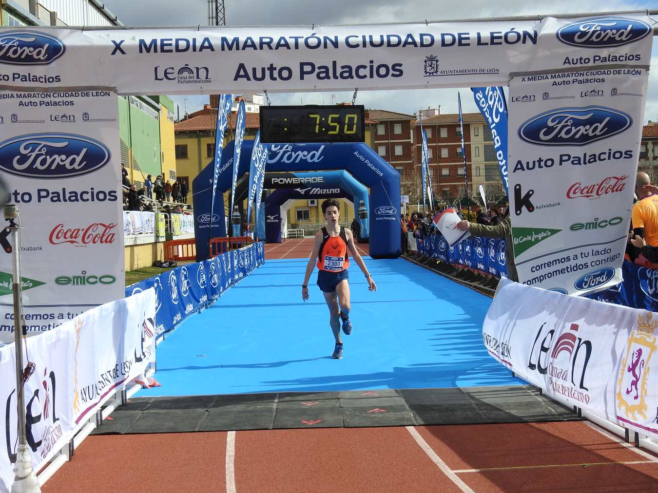 Galería de imágenes de los 2 kilómetros de la Media Maratón de León