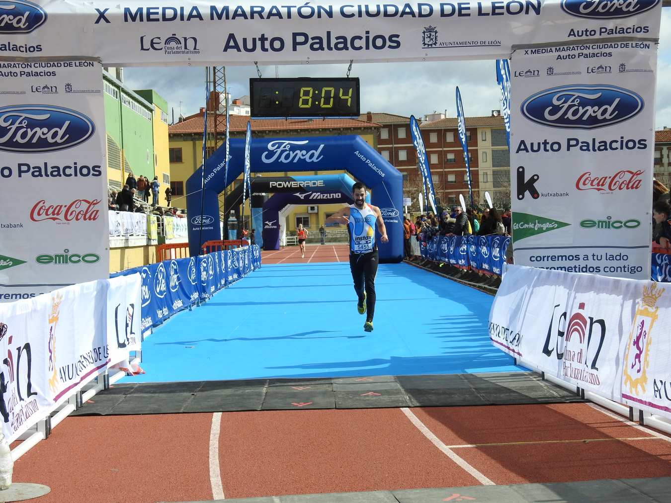 Galería de imágenes de los 2 kilómetros de la Media Maratón de León