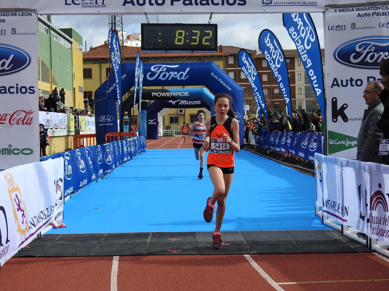 Galería de imágenes de los 2 kilómetros de la Media Maratón de León