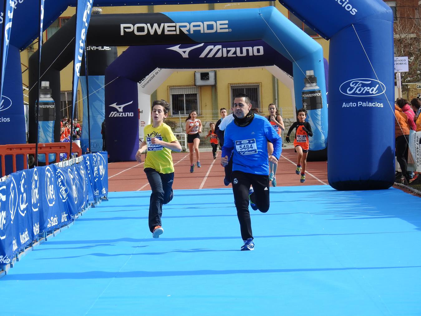 Galería de imágenes de los 2 kilómetros de la Media Maratón de León