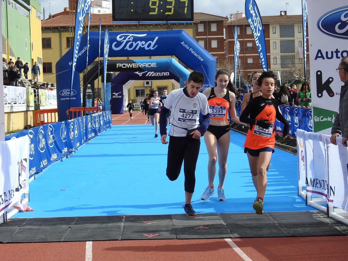 Galería de imágenes de los 2 kilómetros de la Media Maratón de León