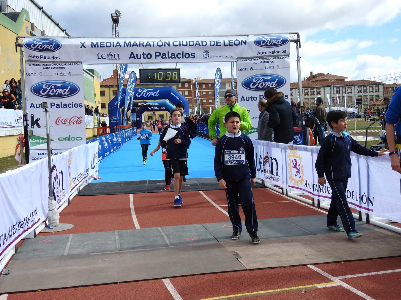 Galería de imágenes de los 2 kilómetros de la Media Maratón de León