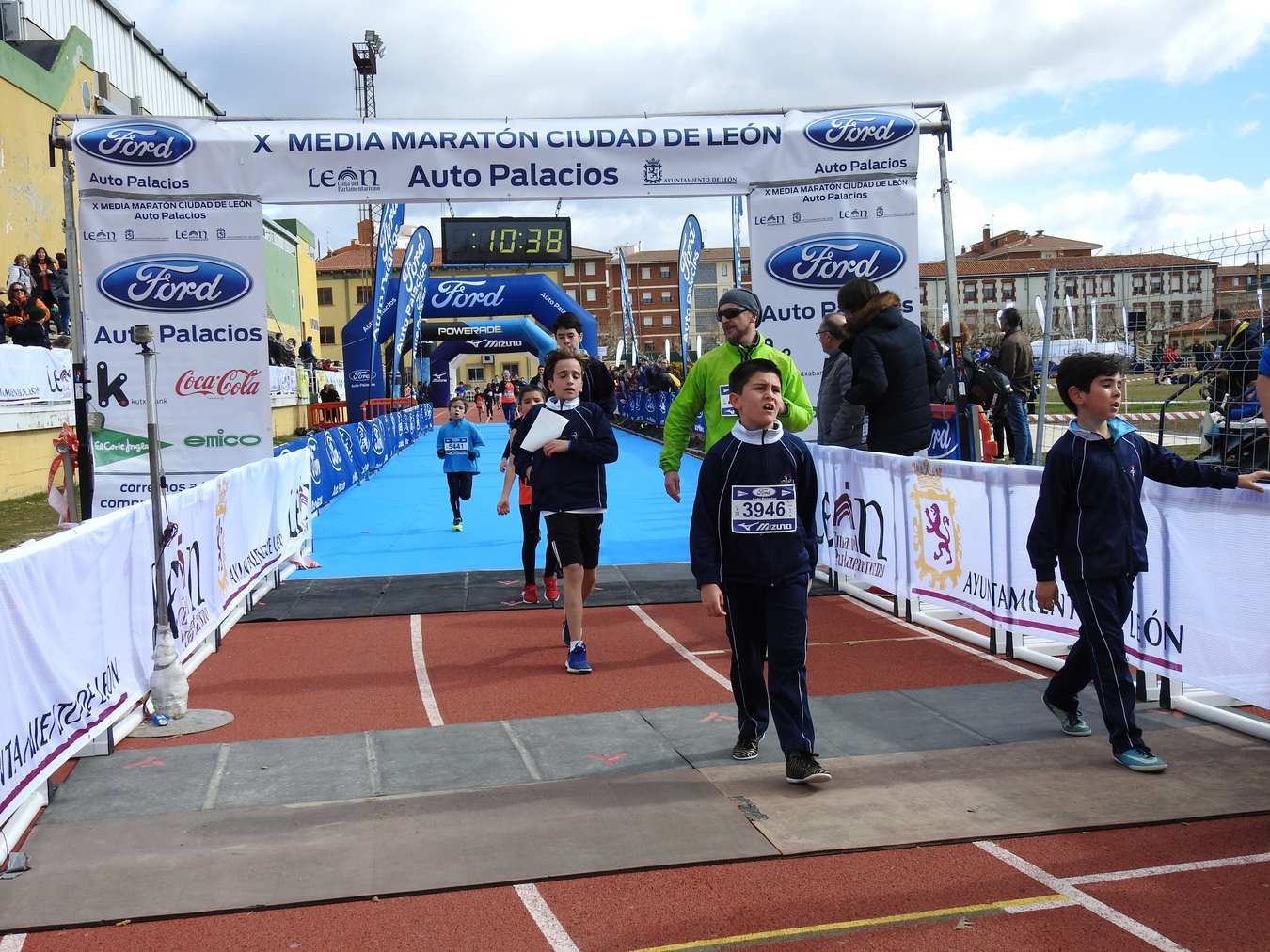 Galería de imágenes de los 2 kilómetros de la Media Maratón de León