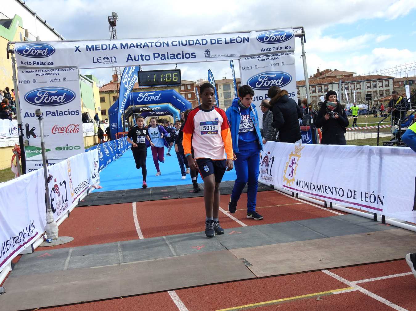 Galería de imágenes de los 2 kilómetros de la Media Maratón de León