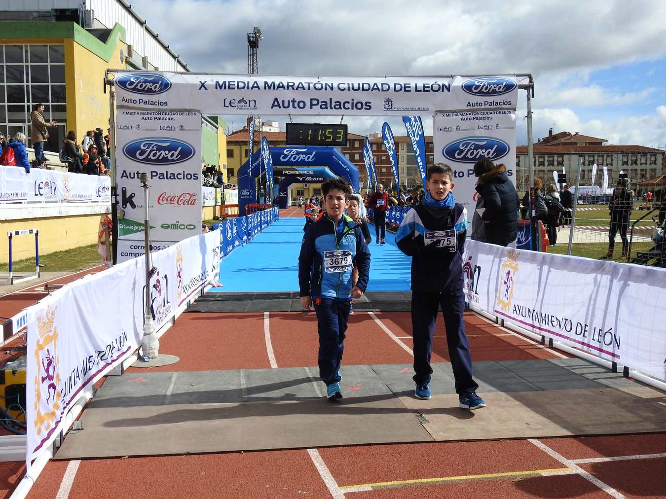 Galería de imágenes de los 2 kilómetros de la Media Maratón de León