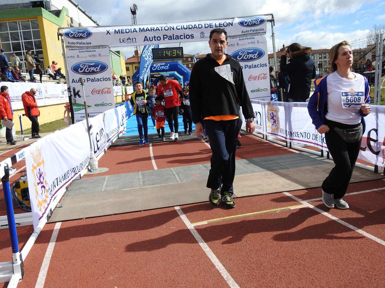 Galería de imágenes de los 2 kilómetros de la Media Maratón de León