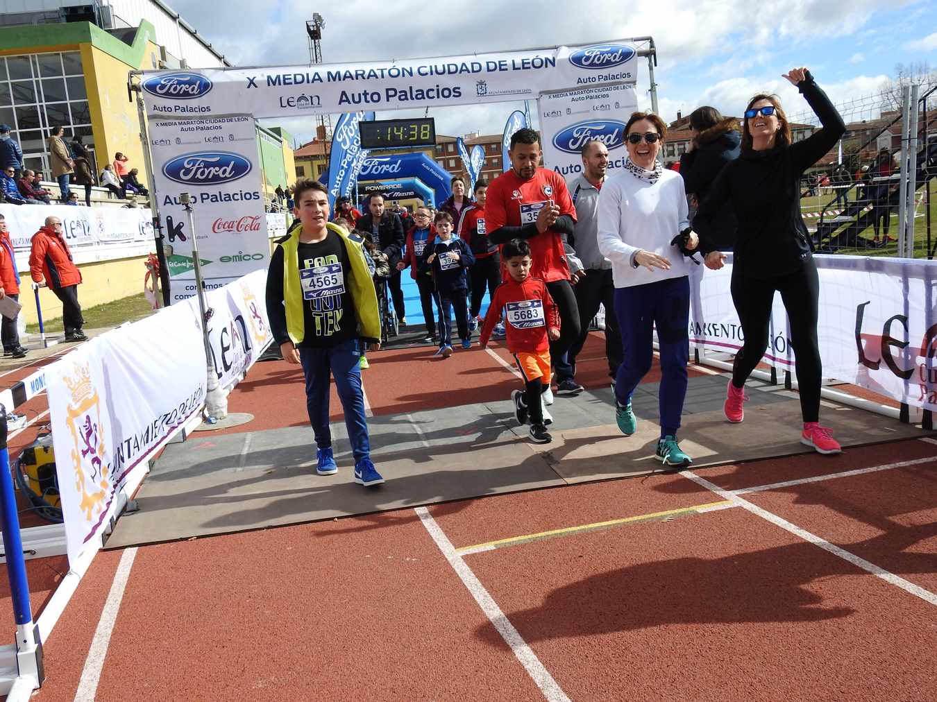 Galería de imágenes de los 2 kilómetros de la Media Maratón de León