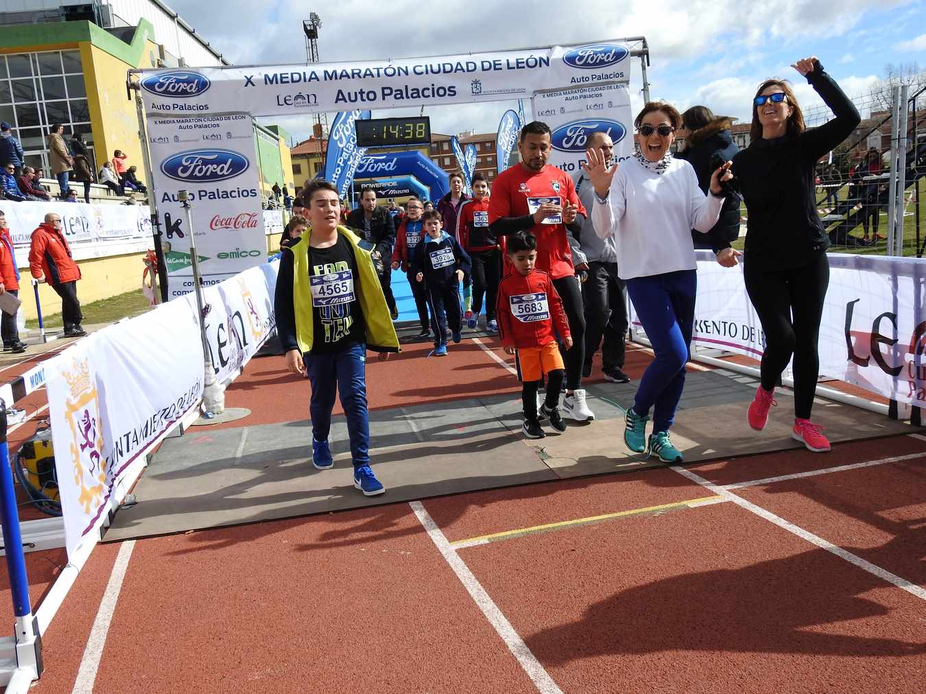 Galería de imágenes de los 2 kilómetros de la Media Maratón de León