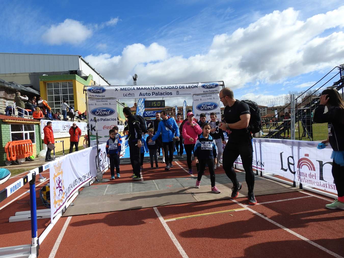 Galería de imágenes de los 2 kilómetros de la Media Maratón de León