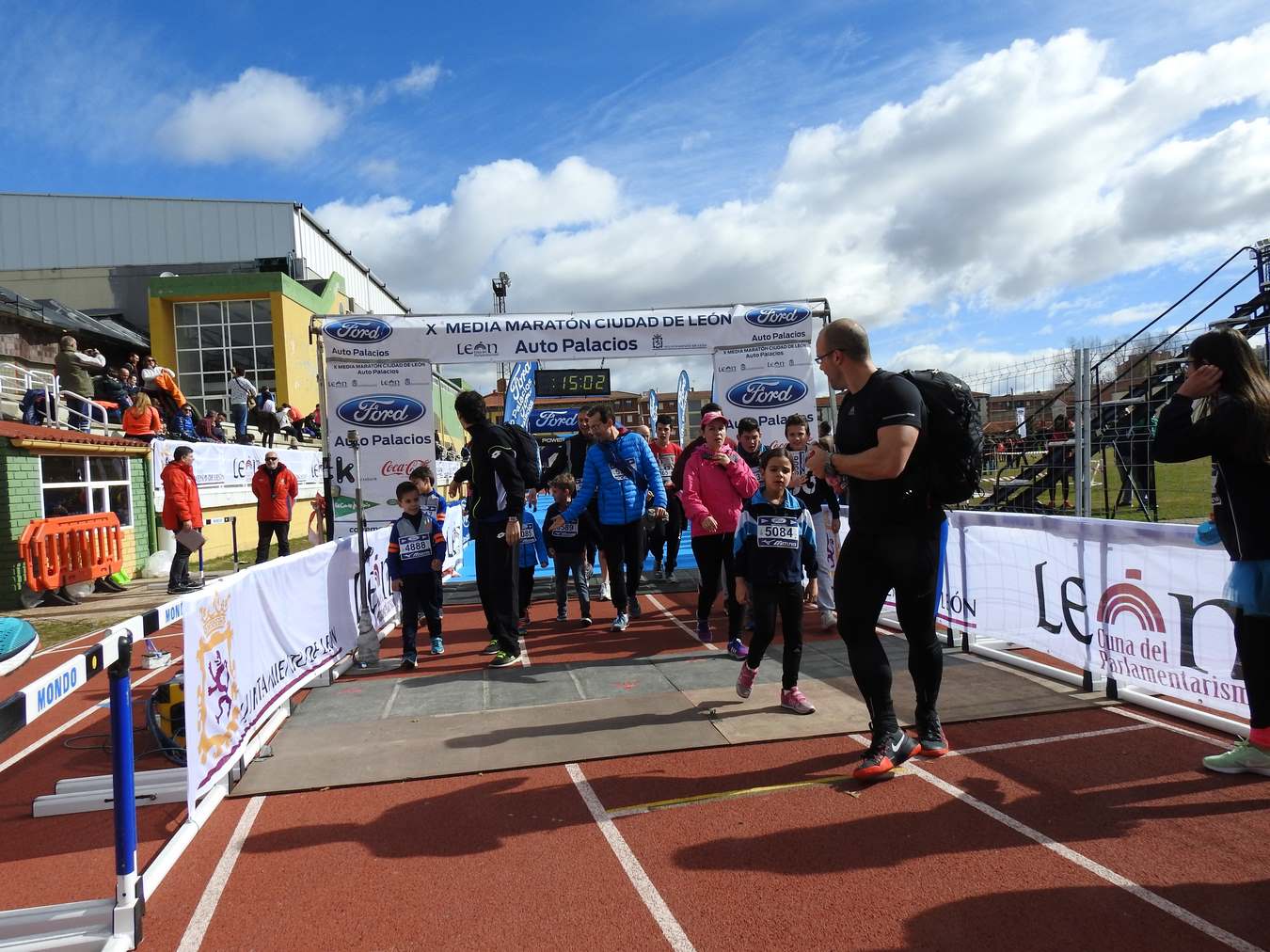 Galería de imágenes de los 2 kilómetros de la Media Maratón de León