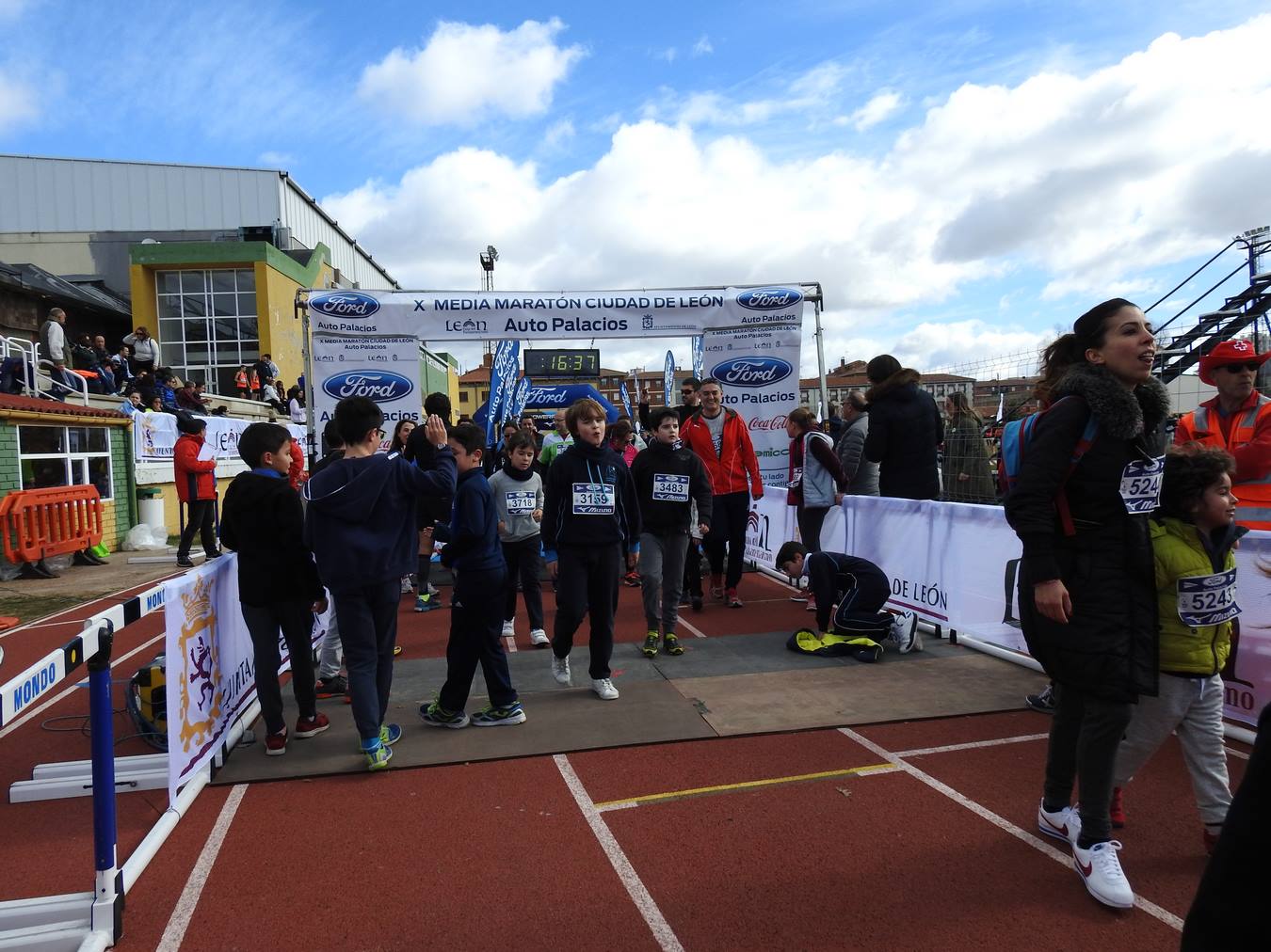 Galería de imágenes de los 2 kilómetros de la Media Maratón de León