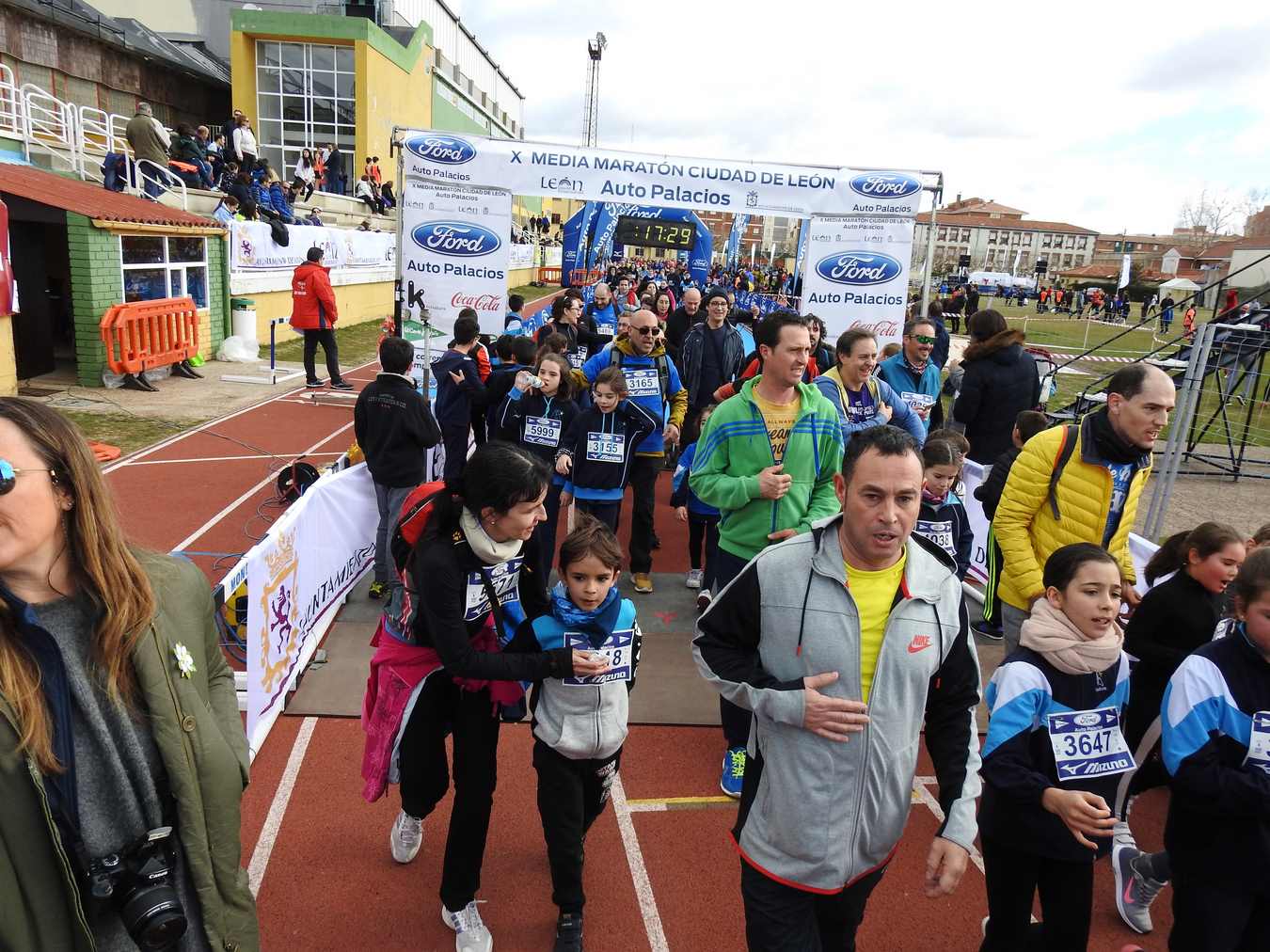 Galería de imágenes de los 2 kilómetros de la Media Maratón de León