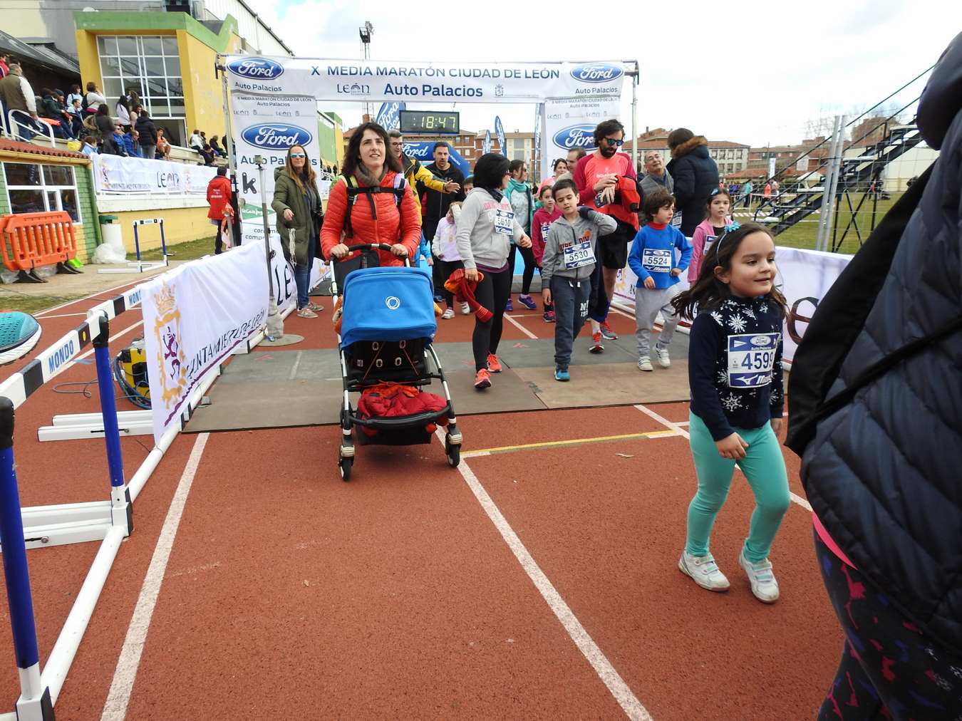 Galería de imágenes de los 2 kilómetros de la Media Maratón de León