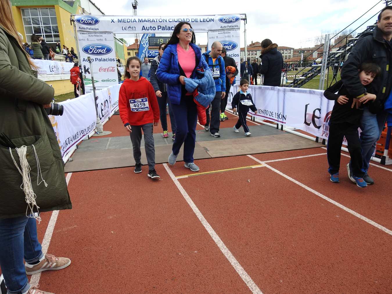 Galería de imágenes de los 2 kilómetros de la Media Maratón de León